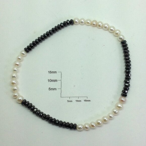 White Freshwater Pearls and Hematite Stretch Bracelet - Picture 2 of 4